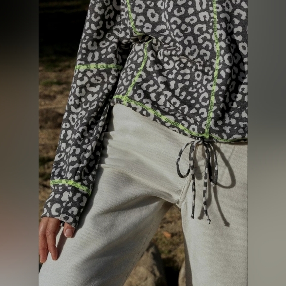 ANTHROPOLOGY X En Elly Gretchen Leopard Pullover - Picture 2 of 8